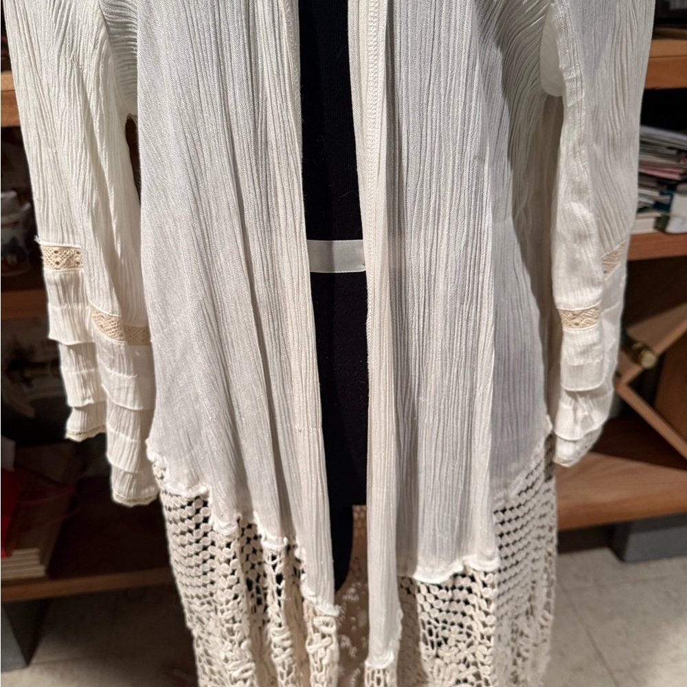 Anna Sui Cream Sheer Lightweight Kimono with Gold Logo Tag - Picture 2 of 8